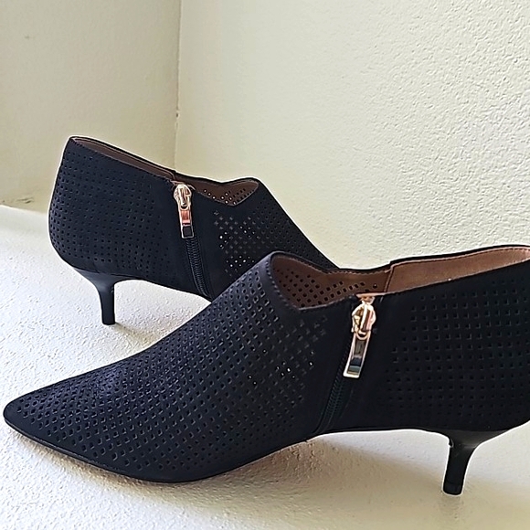 NWT, Franco Sarto Booties, 8.5 - Picture 2 of 9